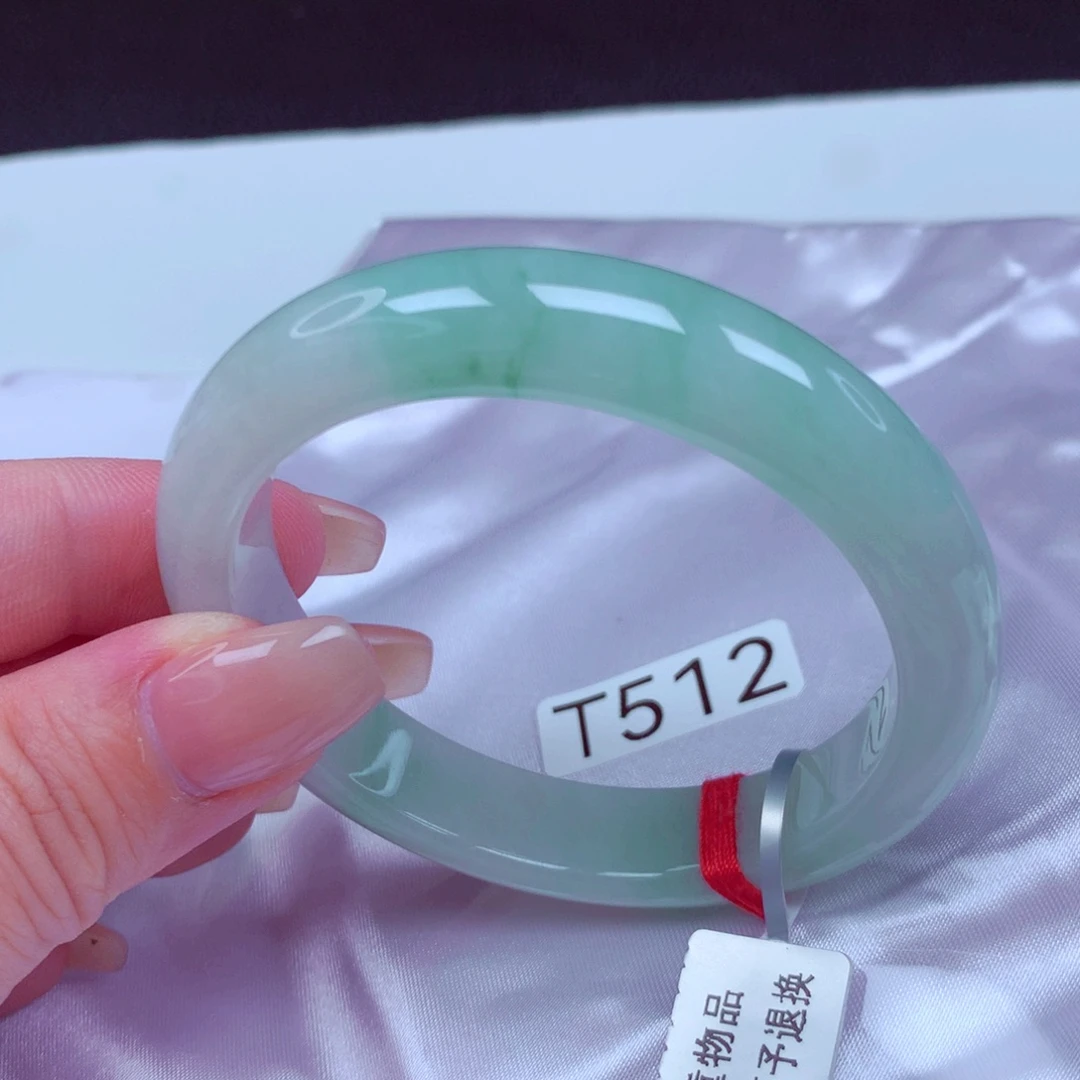 翡翠手镯未镶嵌手镯