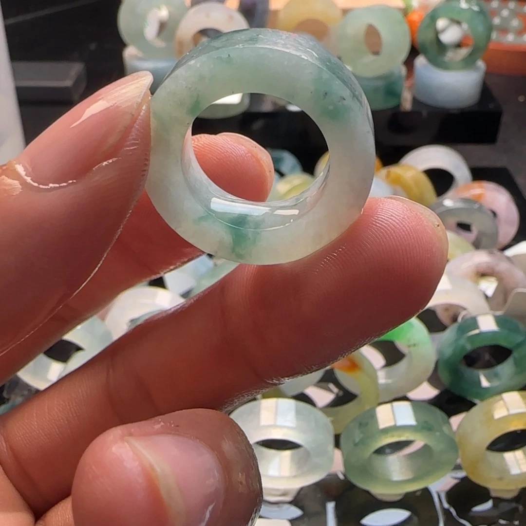 定制翡翠未镶嵌戒指