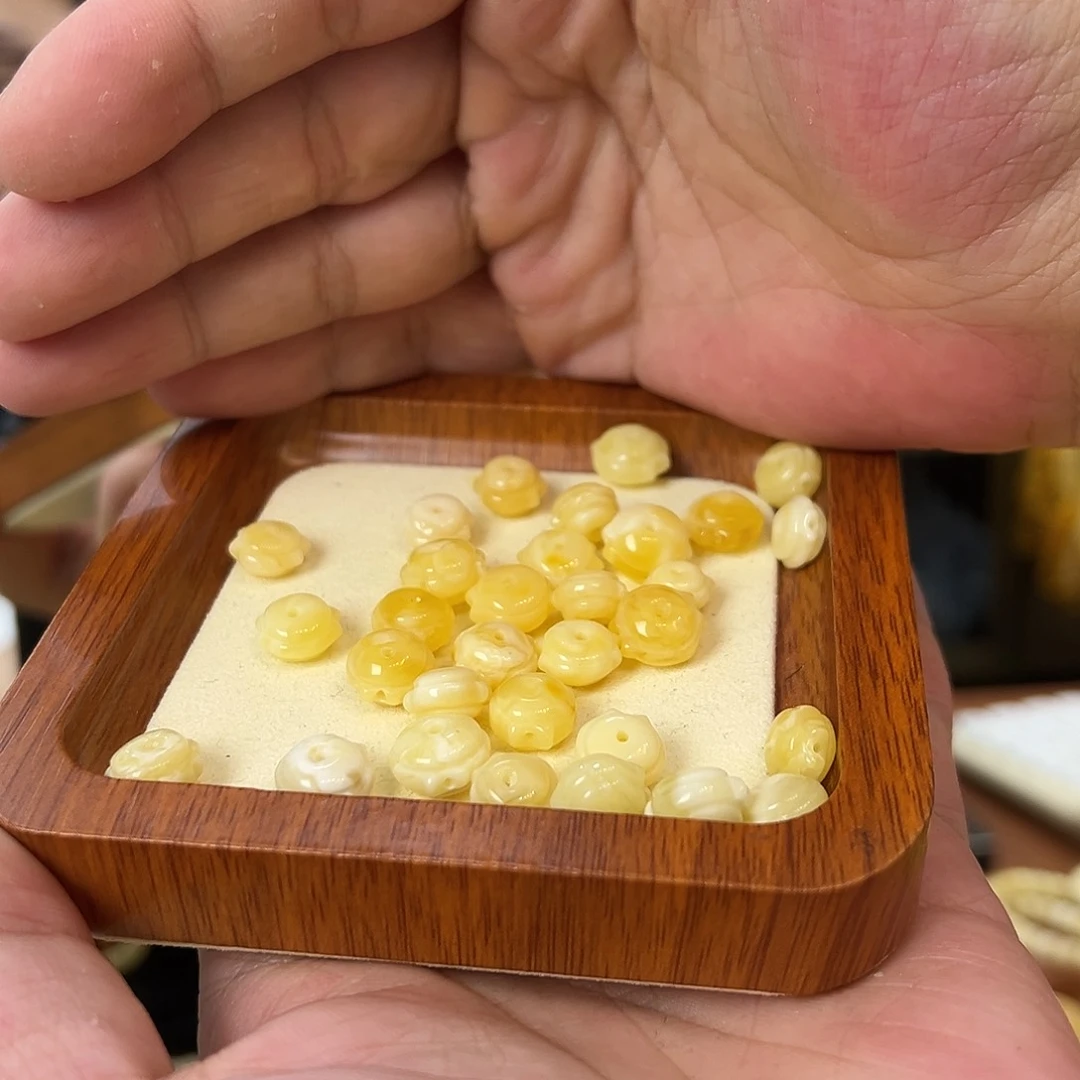 琥珀珠宝奇石未镶嵌多样性发其一