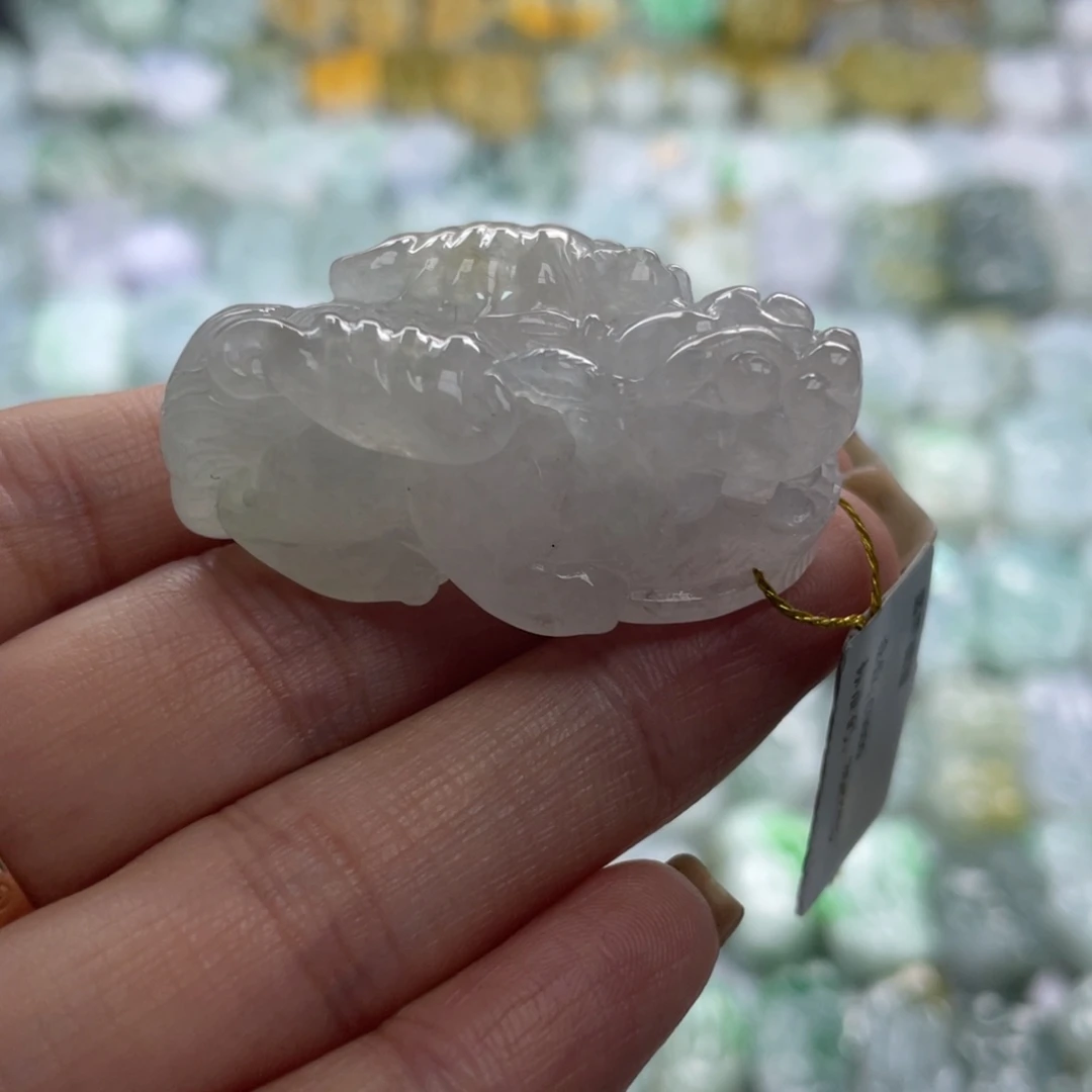 翡翠未镶嵌颈饰貔貅