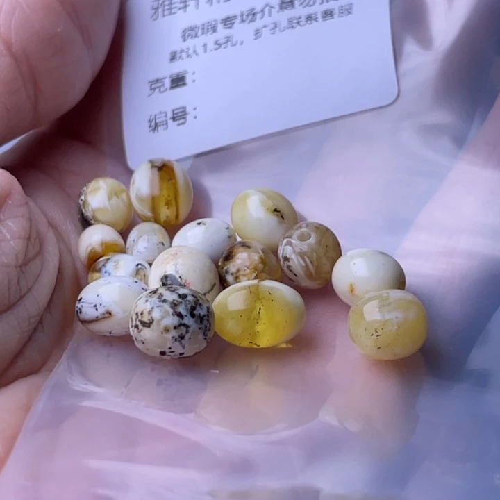 半***沙未镶嵌琥珀裸石琥珀