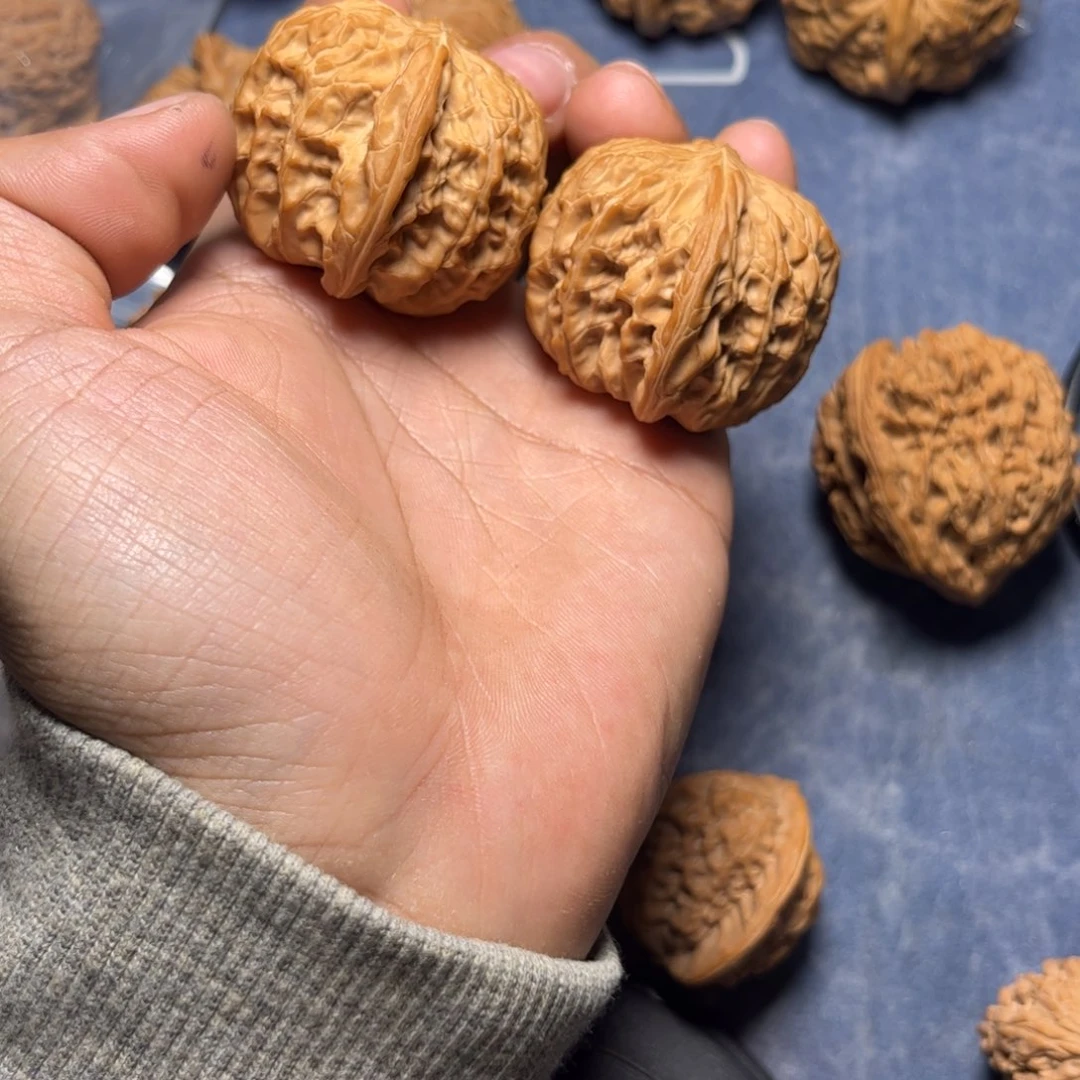 文玩核桃把件卖****款文玩核桃磨盘狮子头