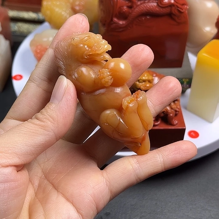 寿山石狮子手把件