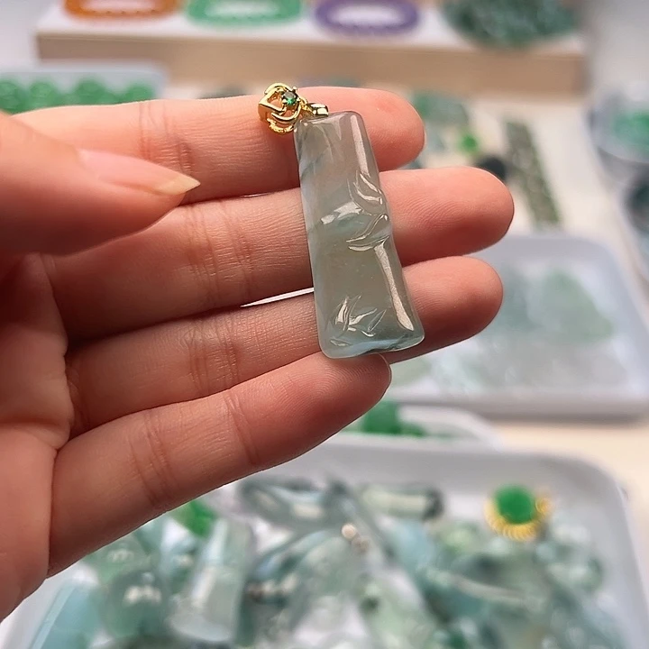 翡翠未镶嵌颈饰翡翠