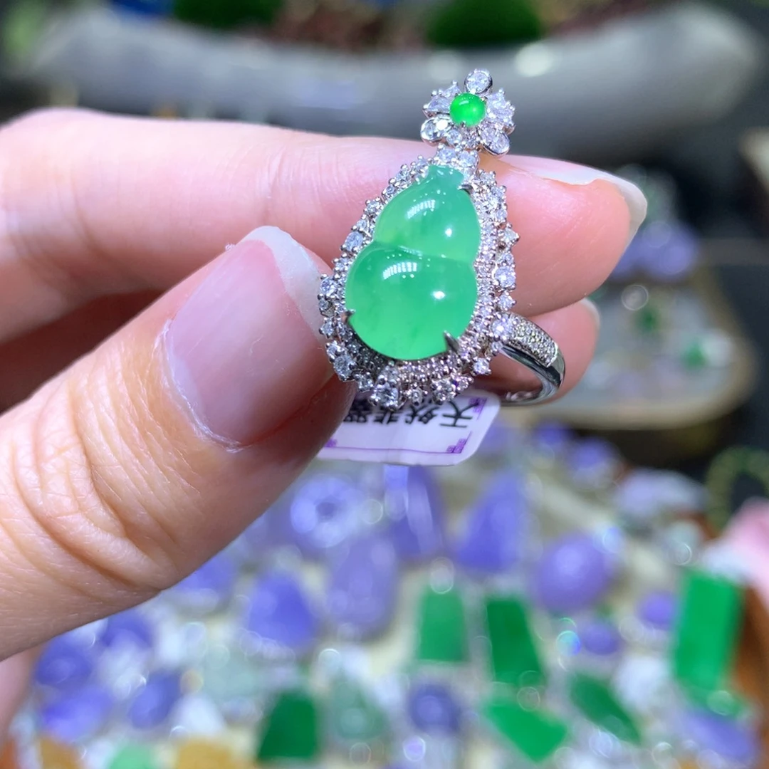 【闪购商品】翡翠颈饰18K金镶嵌翡翠吊坠项链