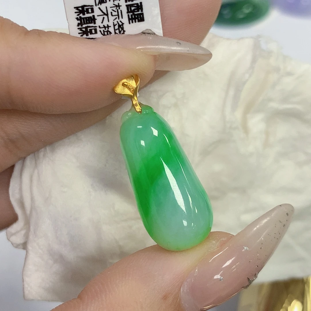 颈饰18K金镶嵌翡翠