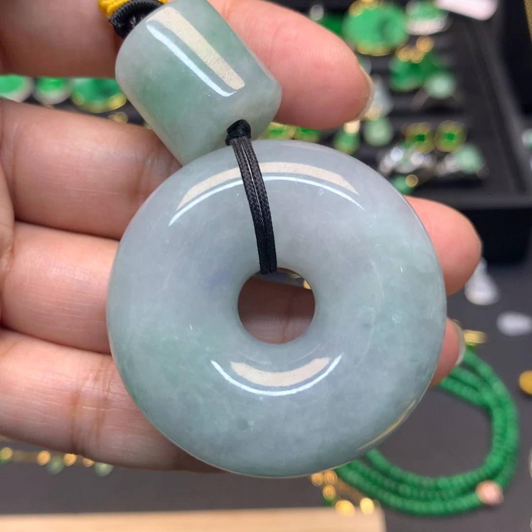 翡翠未镶嵌颈饰有纹裂