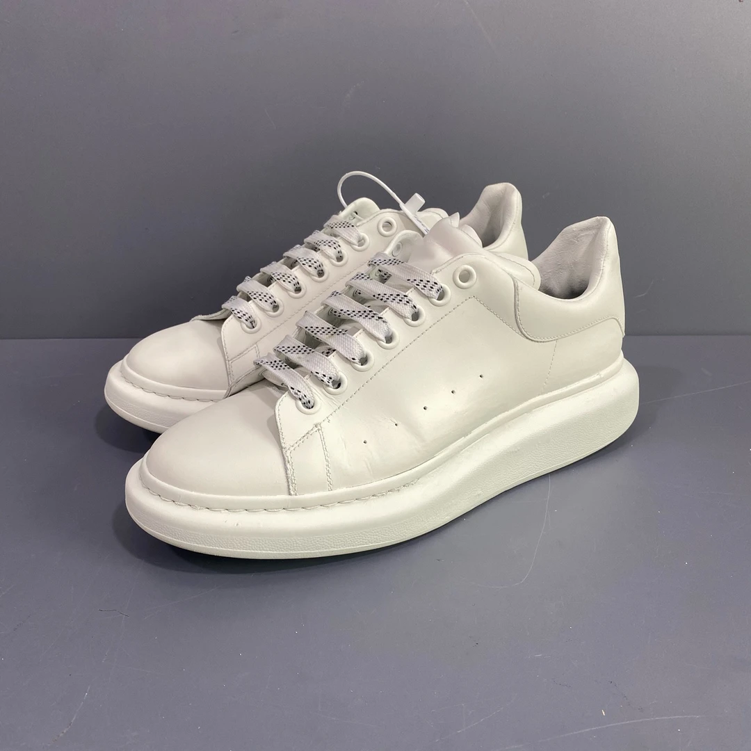 90新 Alexander McQueen/亚历山大·麦昆 43码 麦昆 鞋面瑕疵 280