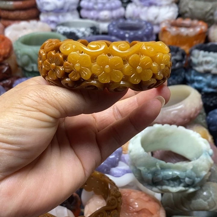 未镶嵌手镯石英质玉（佘太翠）爱**零