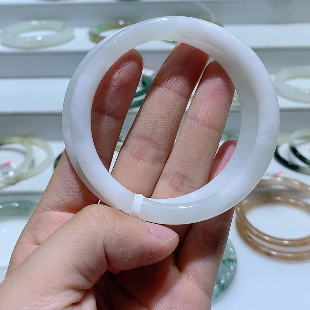 独山玉未镶嵌手镯