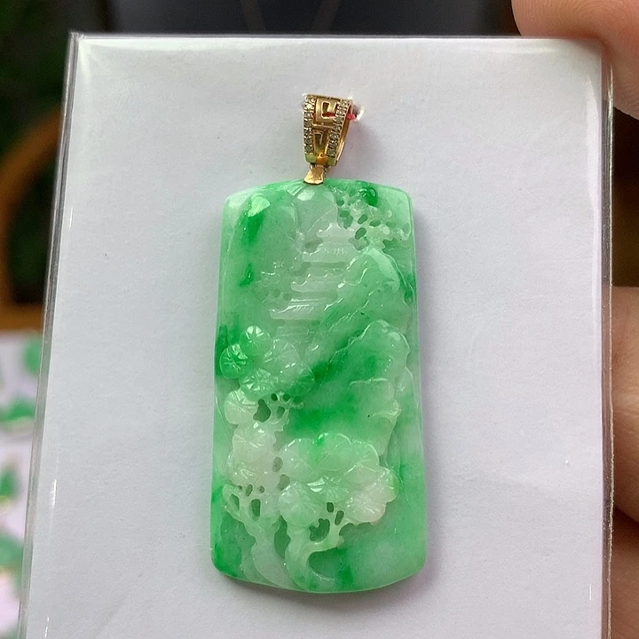 翡翠18K金镶嵌颈饰
