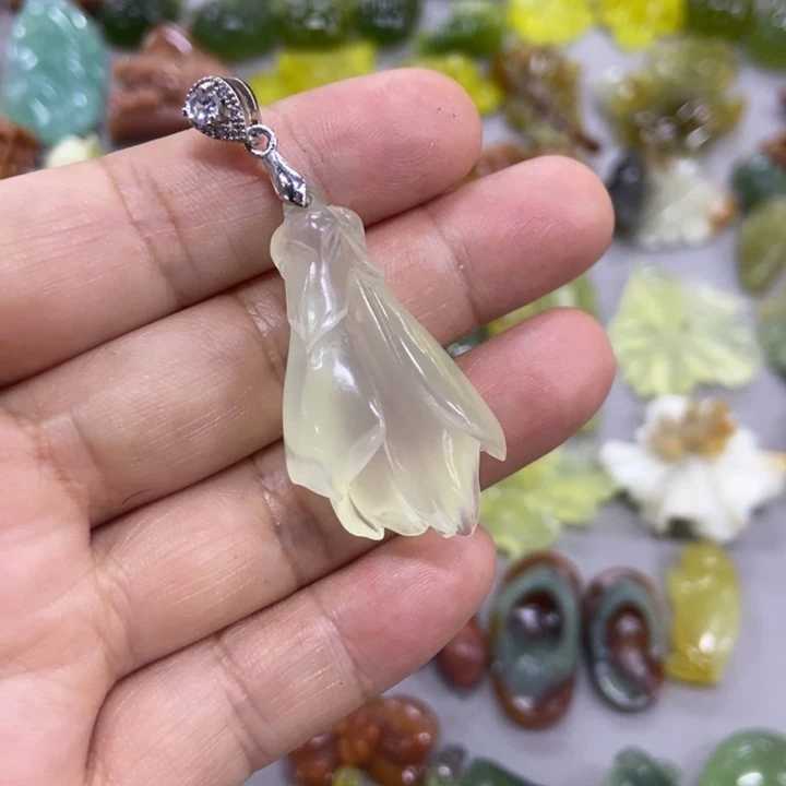 未镶嵌蛇纹石玉挂件