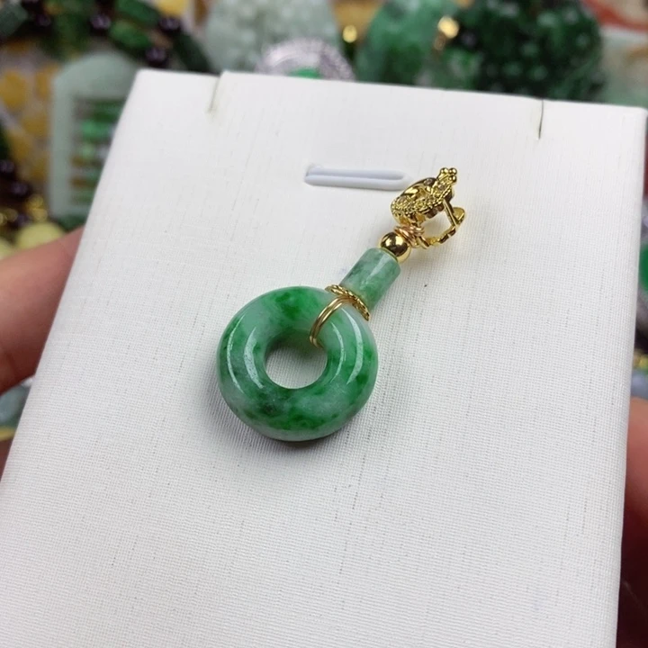 吊坠(赠链)未镶嵌翡翠