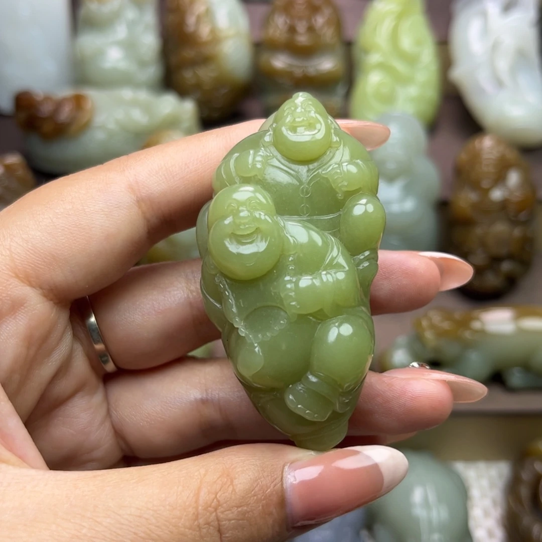 和田玉未镶嵌把件