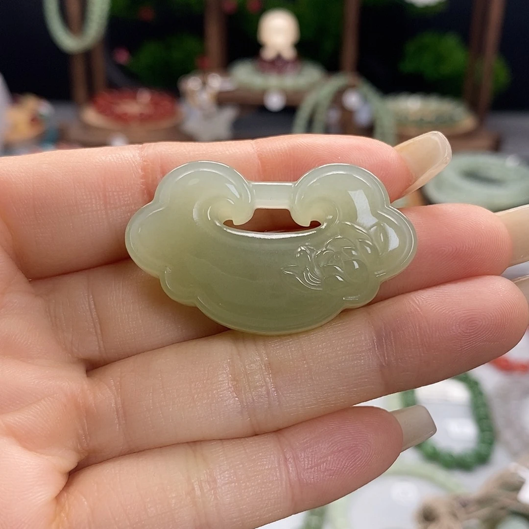 路***和田玉未镶嵌颈饰货中