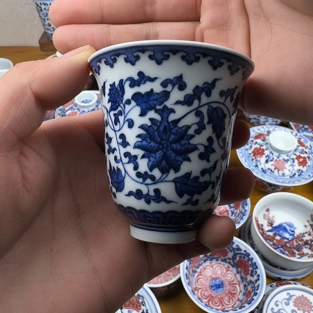 青花缠枝莲闻香杯