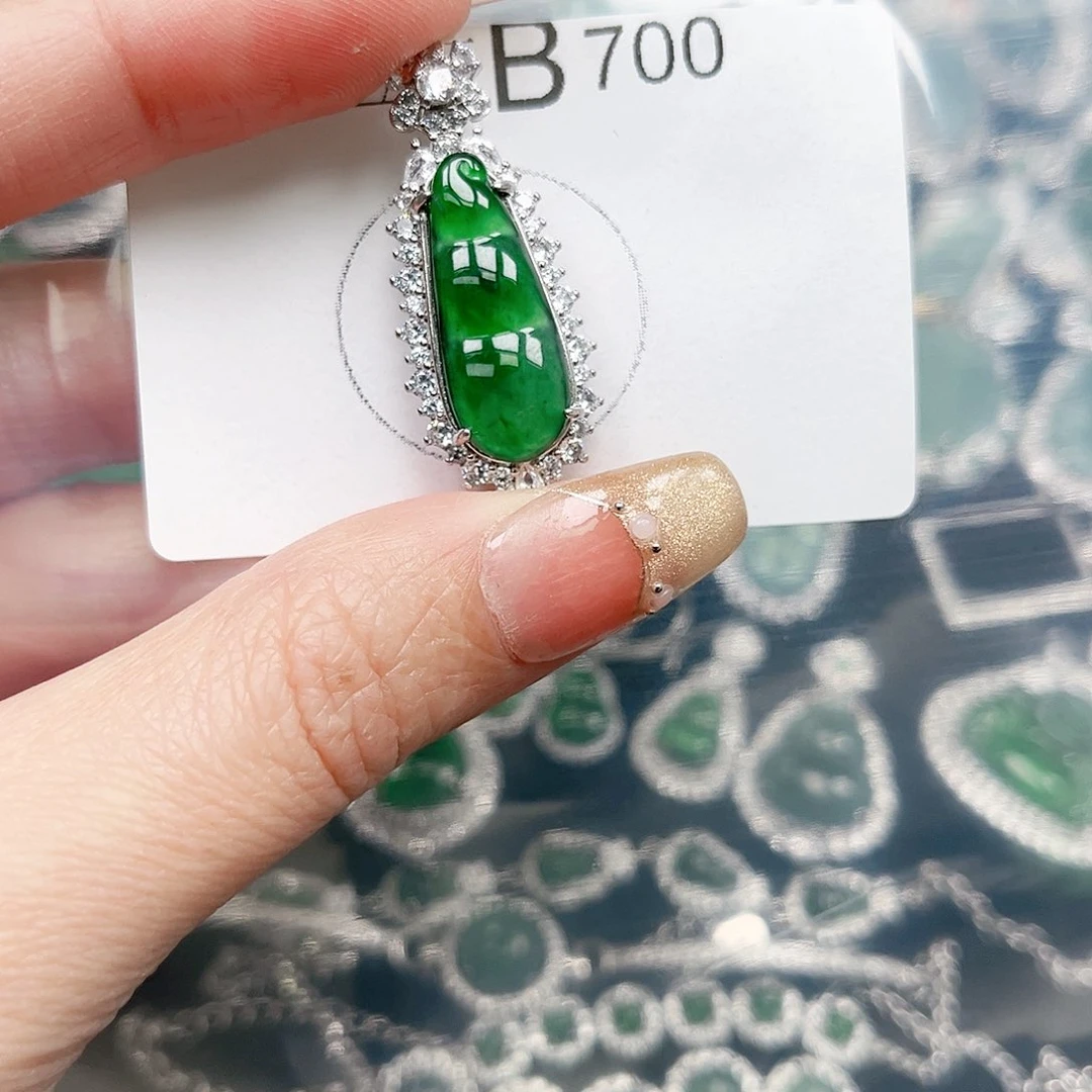 翡翠颈饰未镶嵌翡翠700