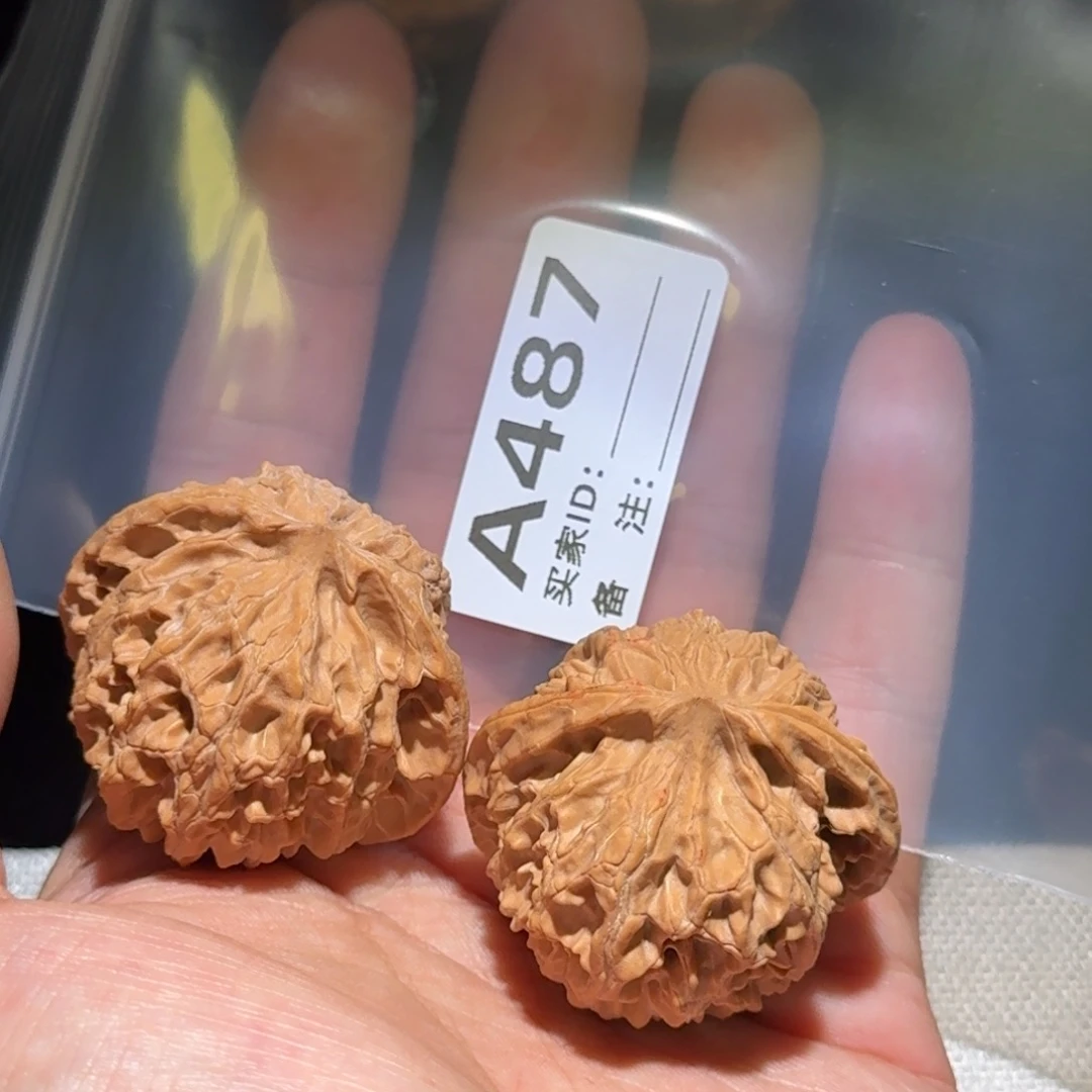 文玩核桃吊坠白狮子487