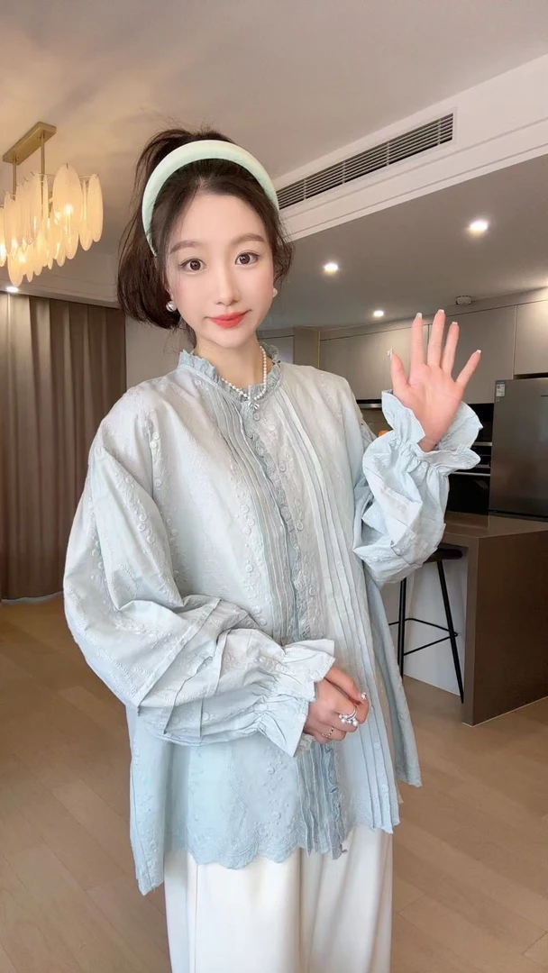 小玉推荐《春精灵》花边灯笼袖衬衫