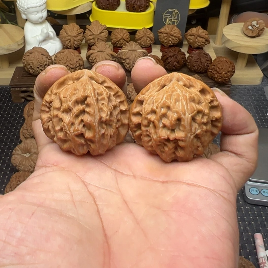 文玩核桃把件宽全品三角白狮子头41