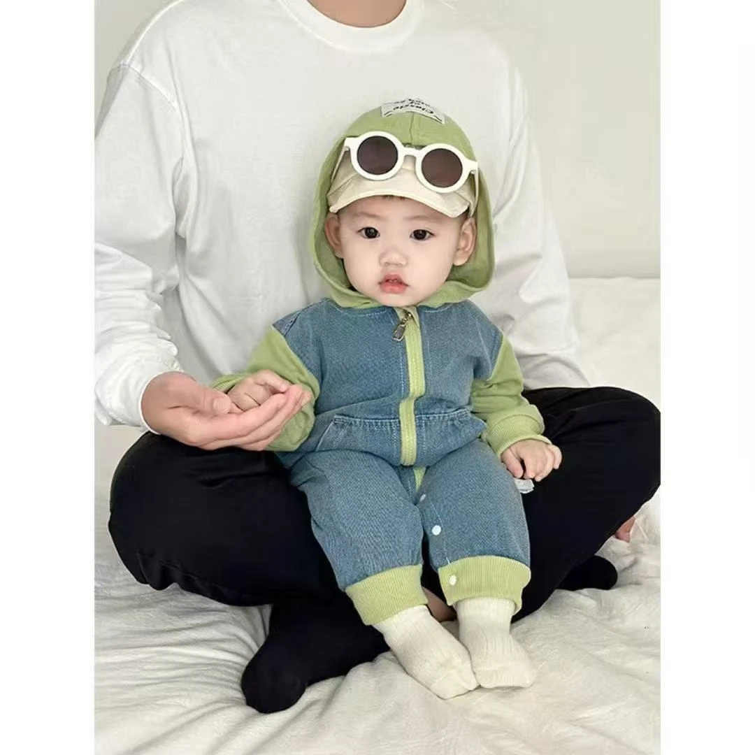 春装婴幼儿牛仔拼接连帽连体衣春秋季男宝宝休闲爬服可爱包屁哈衣