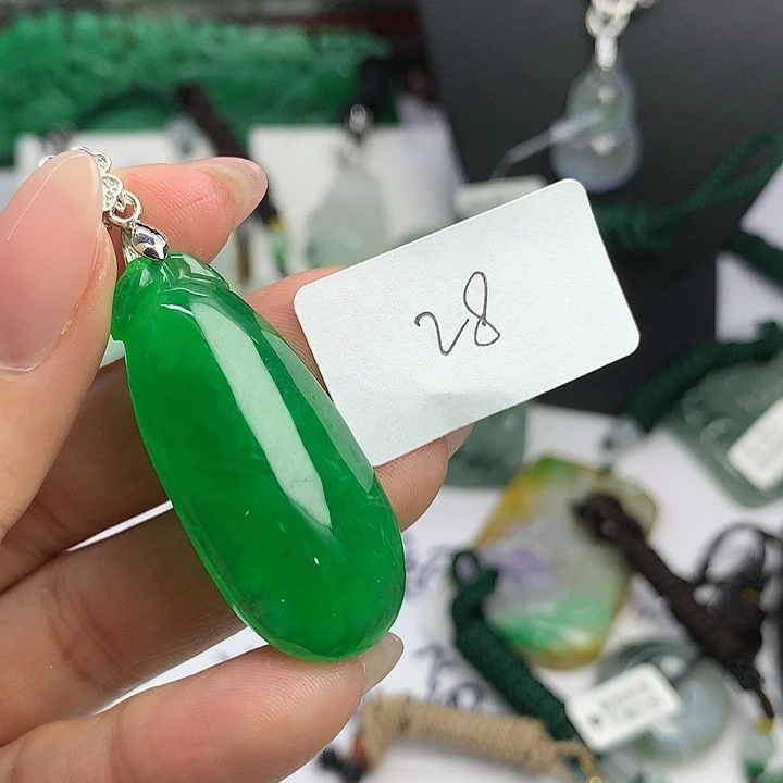 翡翠未镶嵌颈饰源头