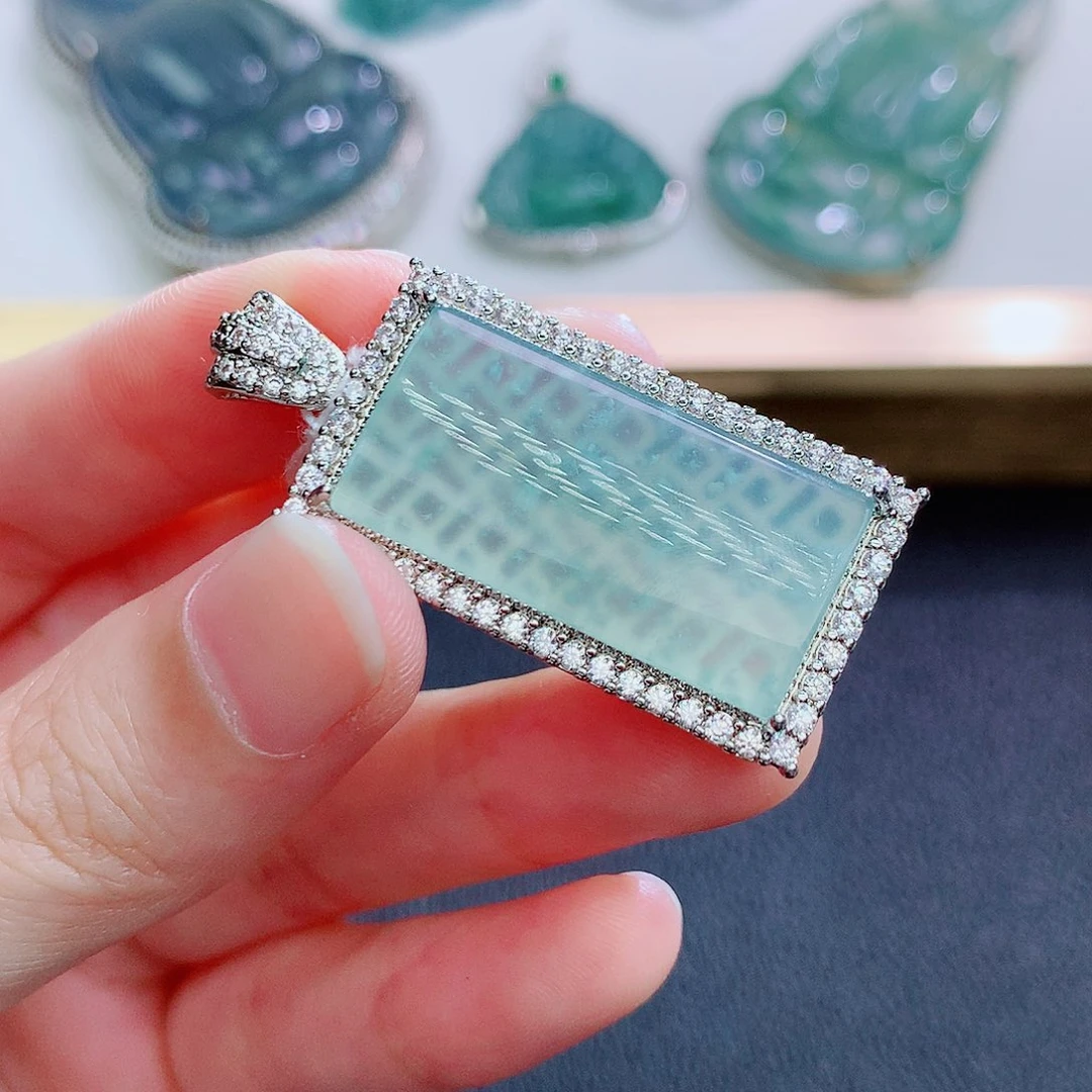 翡翠挂件未镶嵌翡翠