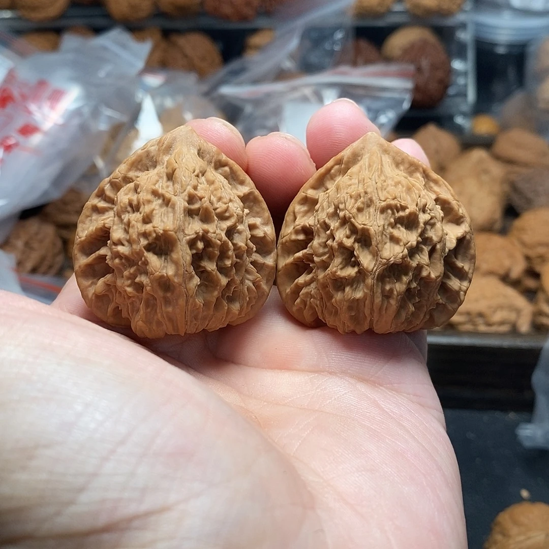 1文玩核桃红钻39-338