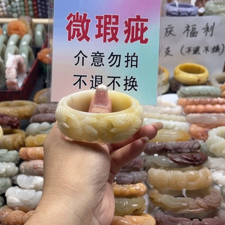 T***.未镶嵌手镯石英质玉