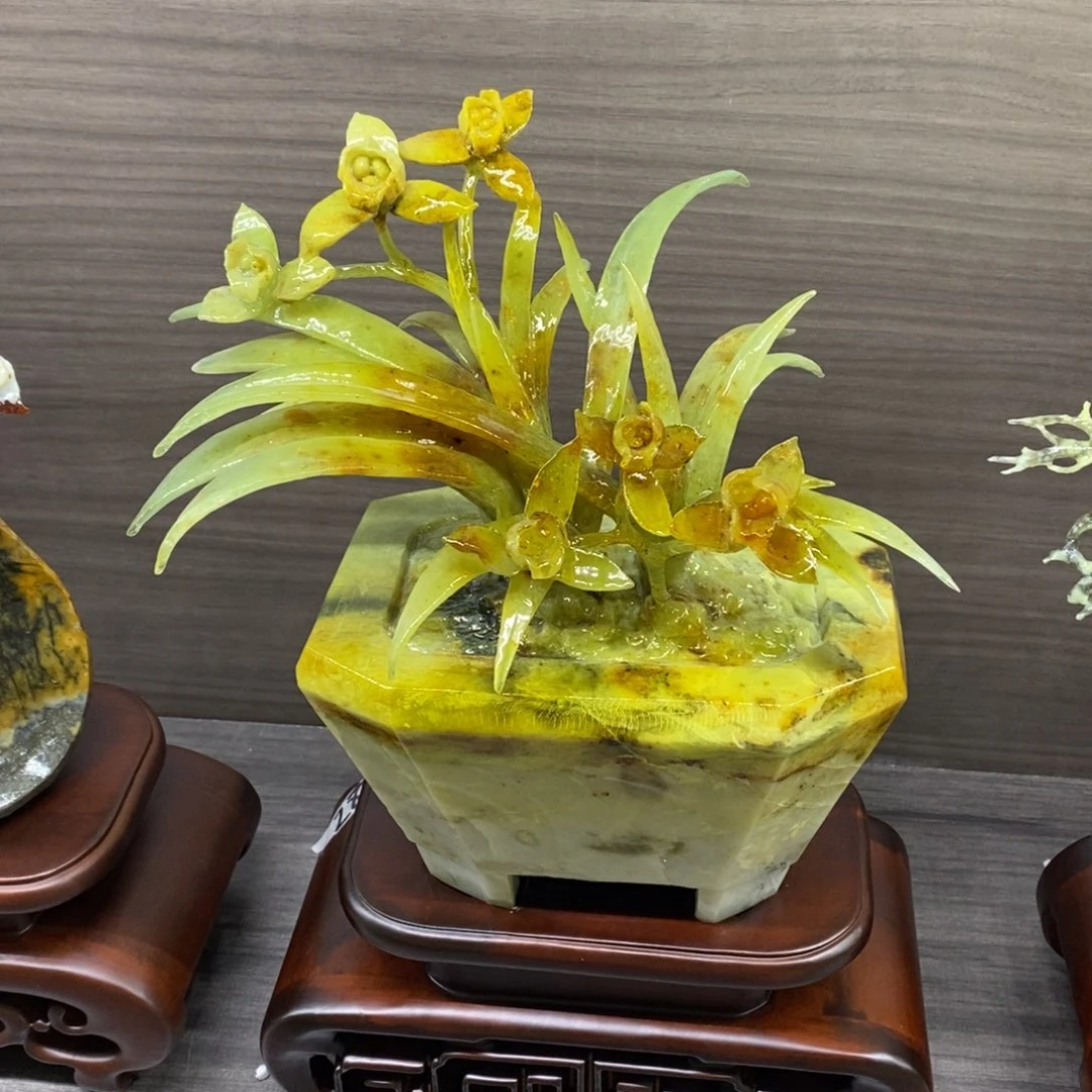 蛇纹石玉未镶嵌珠宝奇石