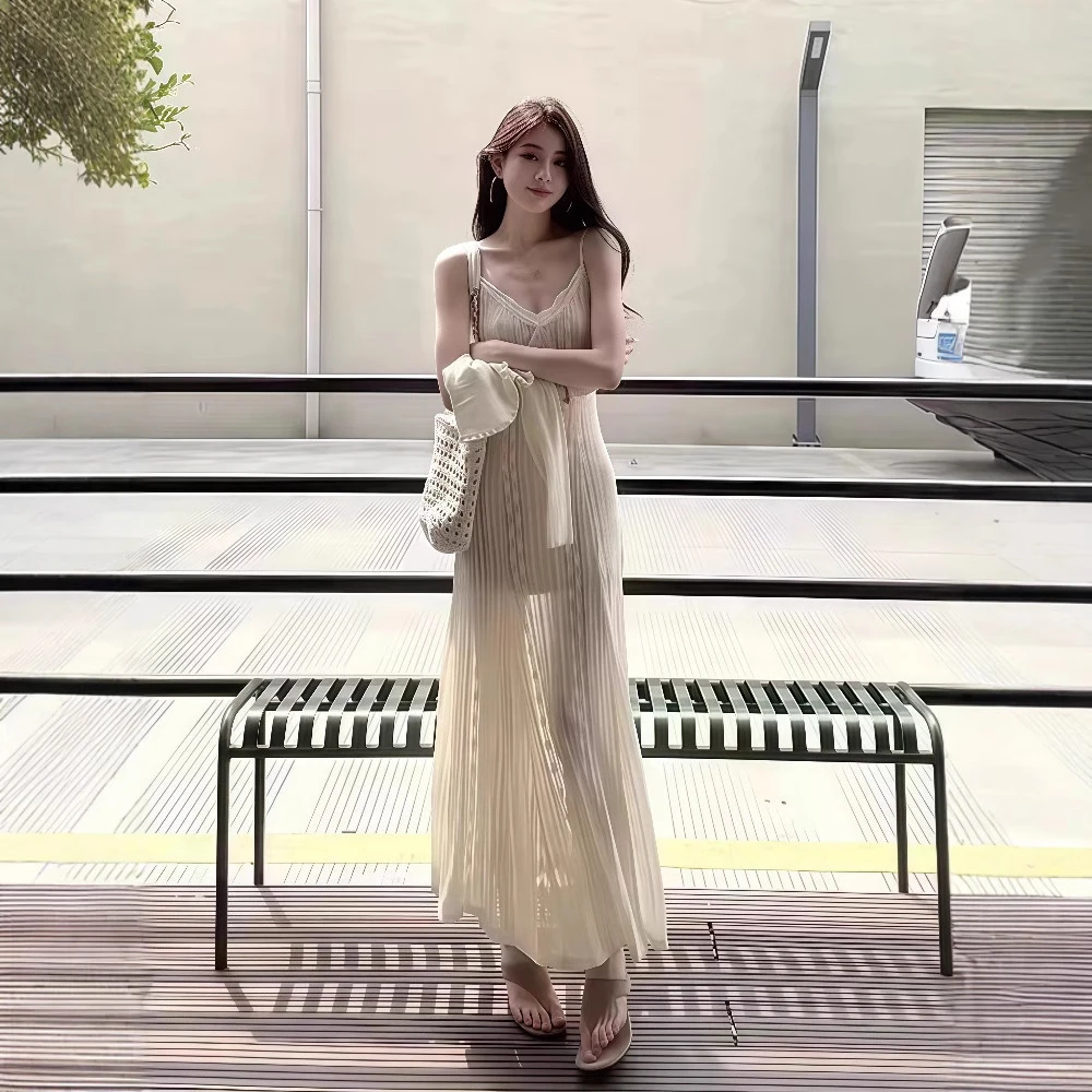 法式纯欲风白色蕾丝拼接无袖吊带连衣裙夏季收腰显瘦度假风包臀裙