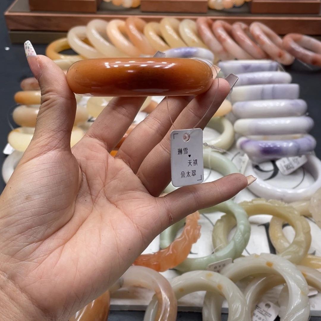 石英岩玉手镯未镶嵌爱****子