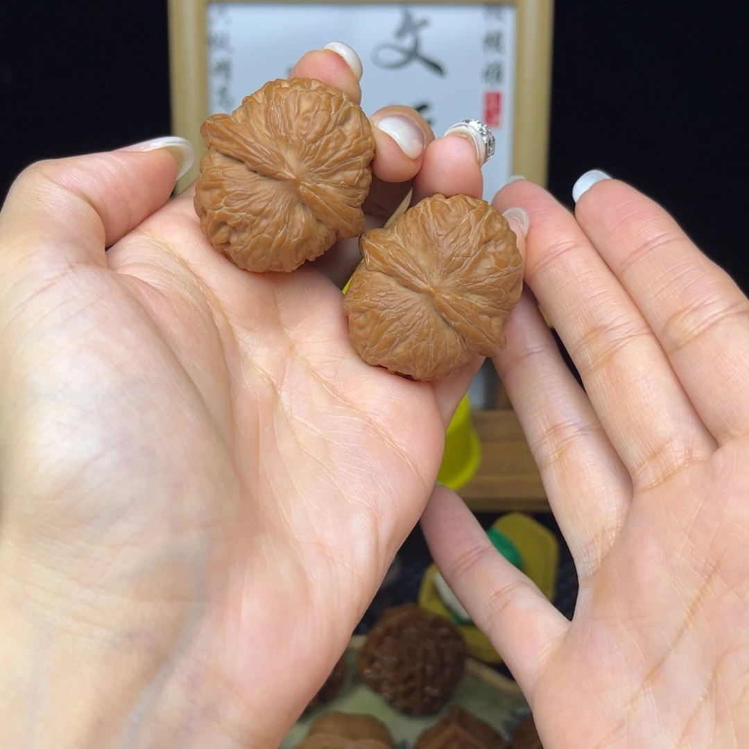 文玩核桃吊坠球宝39全白茬