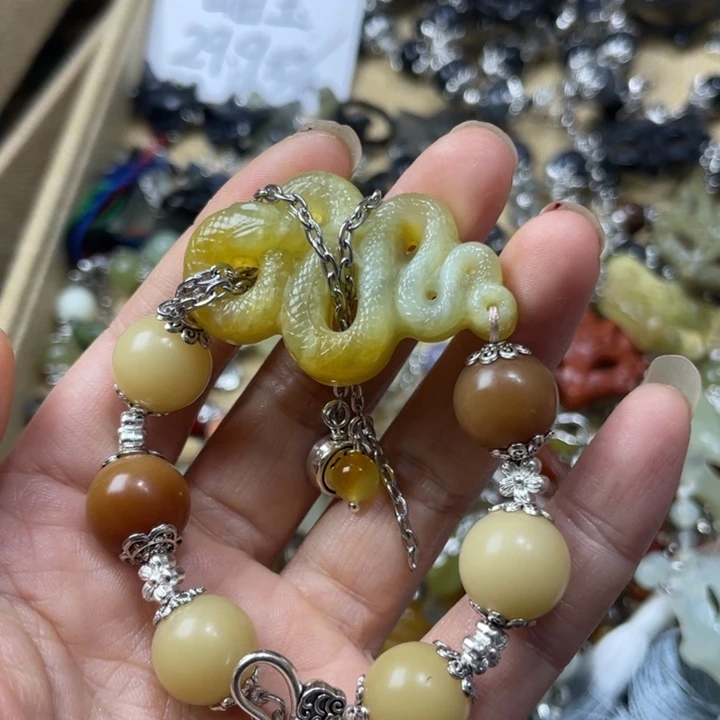 蛇纹石玉合金颈饰