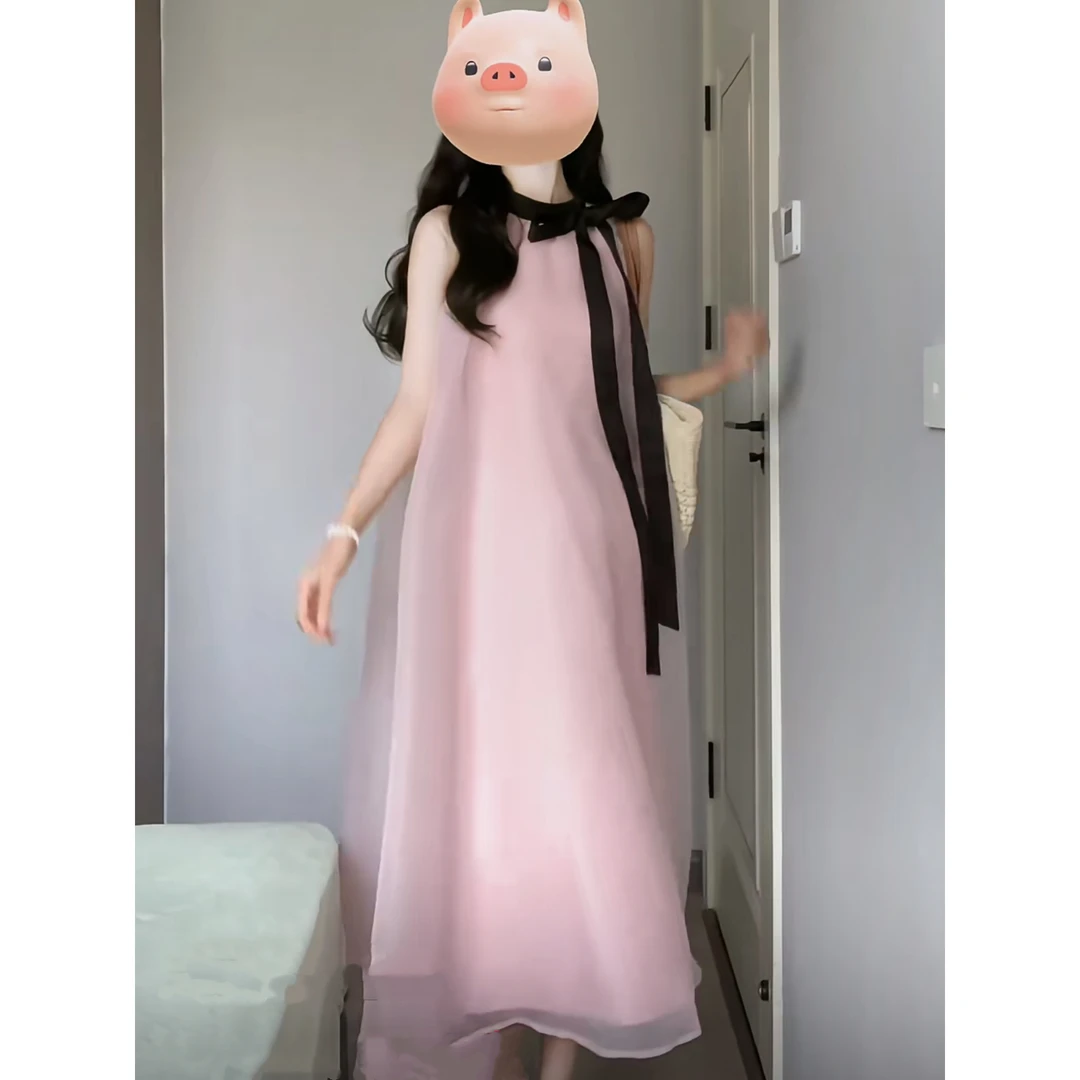 2025年夏季新款法式温柔通勤显瘦宽松系粉色无袖挂脖吊带连衣裙女