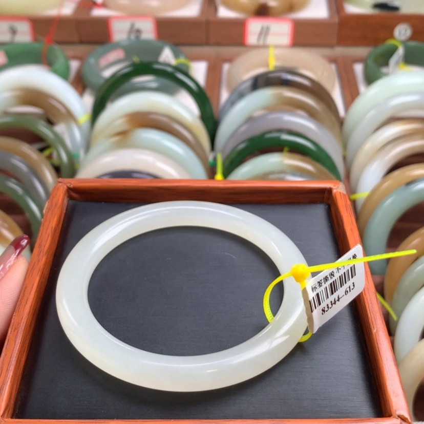 【闪购商品】和田玉手镯未镶嵌56/57