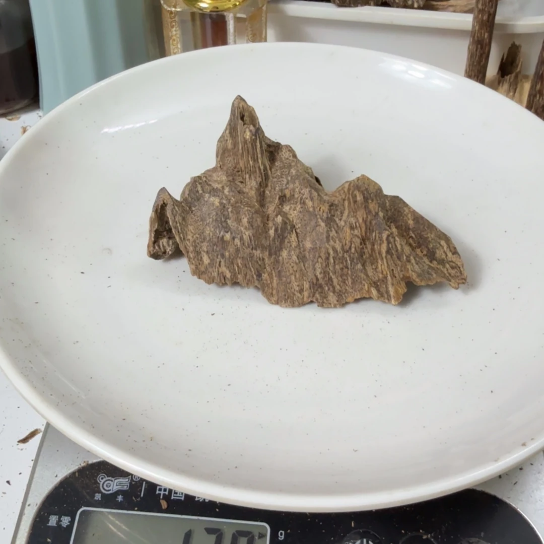 ！***…沉香沉香碎屑海南老料13克