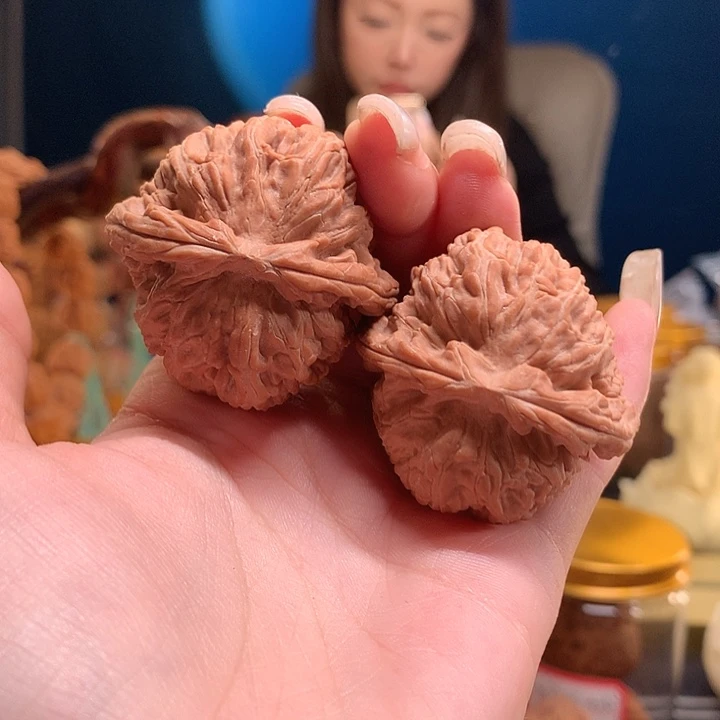 福***满文玩核桃吊坠白狮子