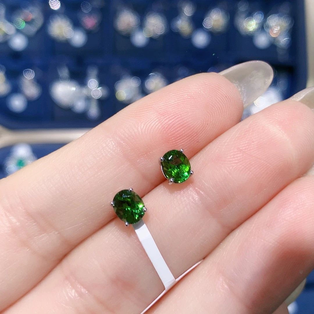【闪购商品】18K金镶嵌耳钉碧玺