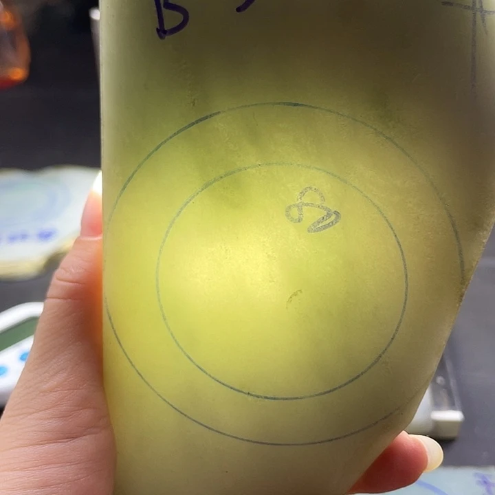定制翡翠未镶嵌翡翠手镯