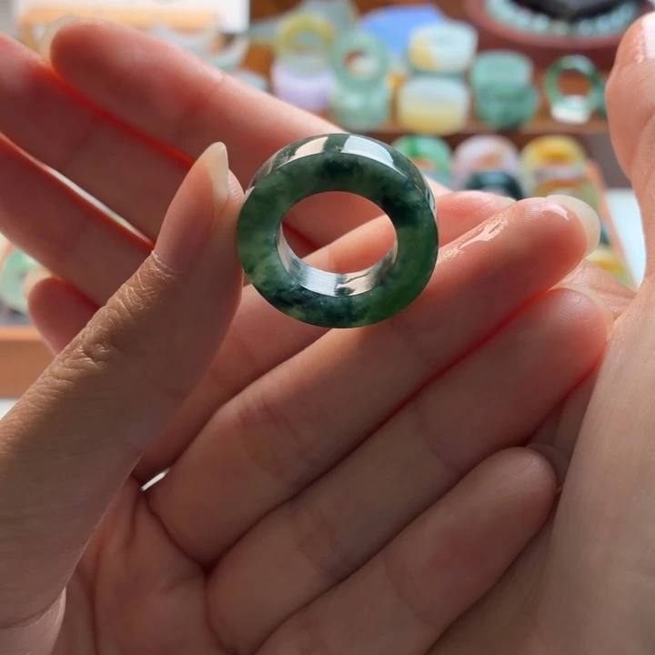 定制翡翠未镶嵌戒指