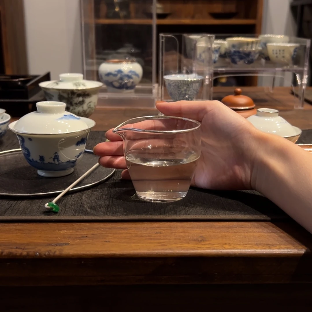 杯陶瓷。     陶瓷。