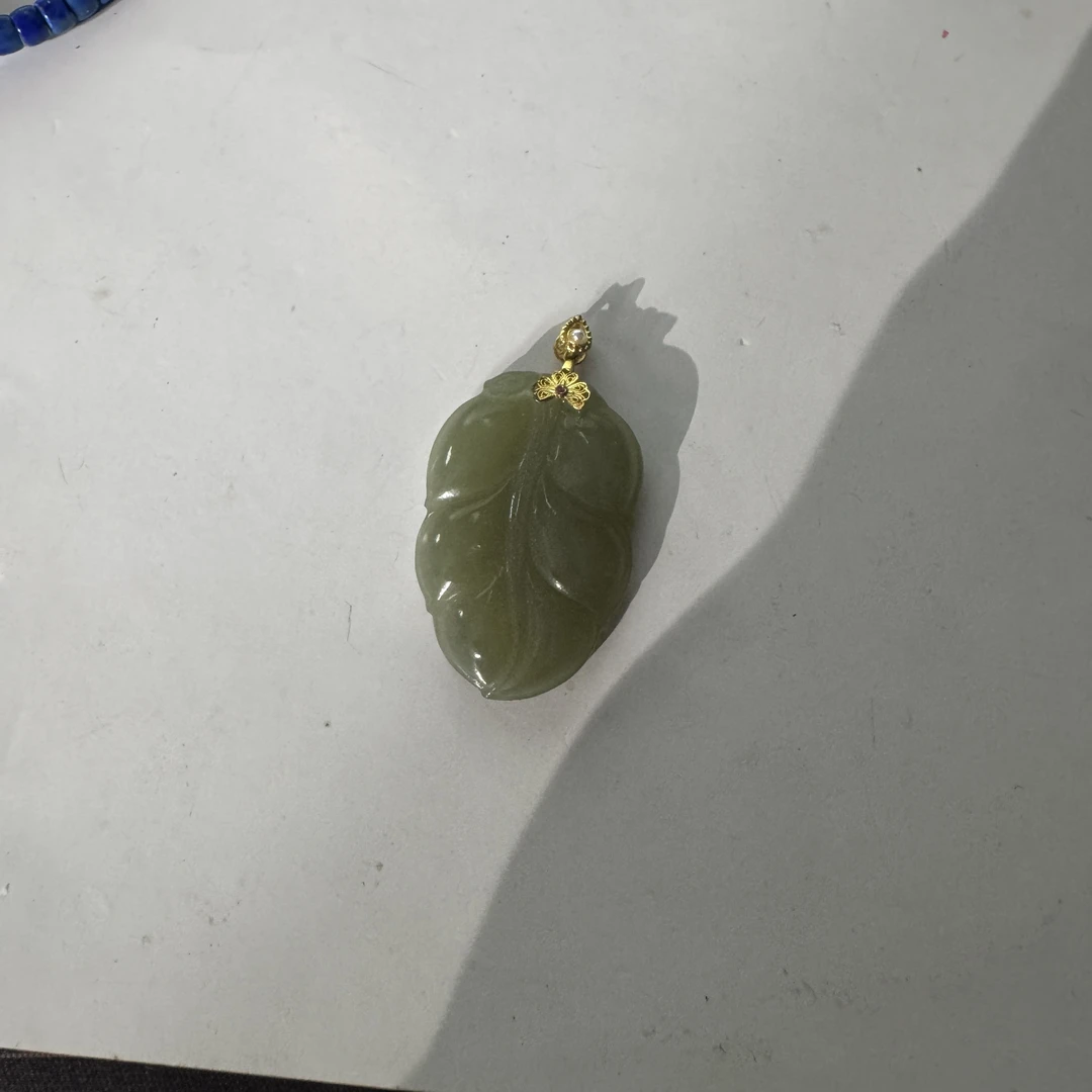 天然和田玉树叶吊坠—多样性发其一
