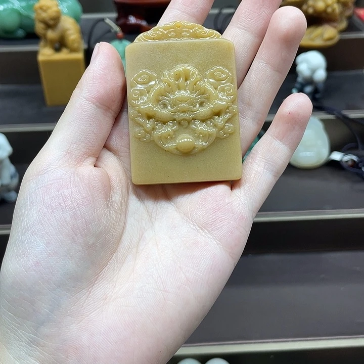 密玉（石英质玉）未镶嵌颈饰