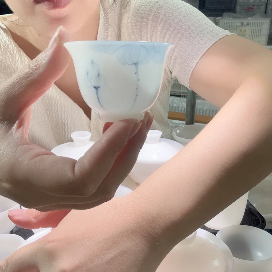 璞玉手绘釉下彩荷花客人杯55ml