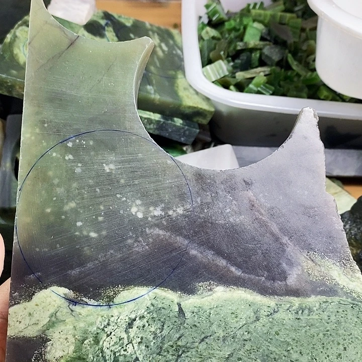 y***n未镶嵌和田玉（糖玉）珠宝半成品