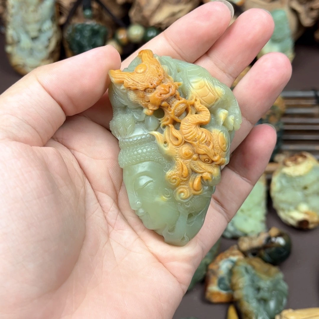 透闪石质玉未镶嵌颈饰