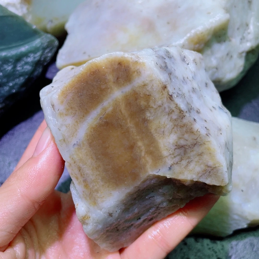 和田玉未镶嵌珠宝半成品