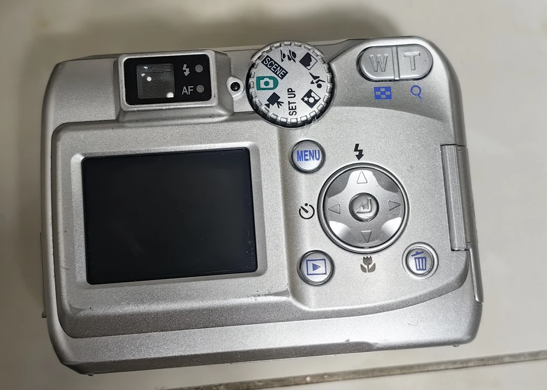 95新 Nikon/尼康  E3200拍人出片色彩鲜艳氛围感十足