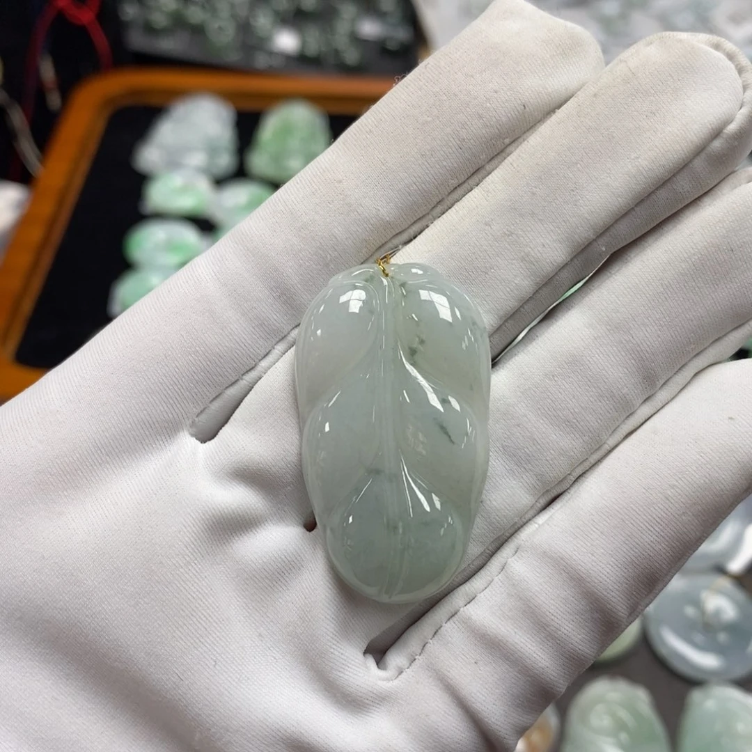 翡翠颈饰未镶嵌叶子
